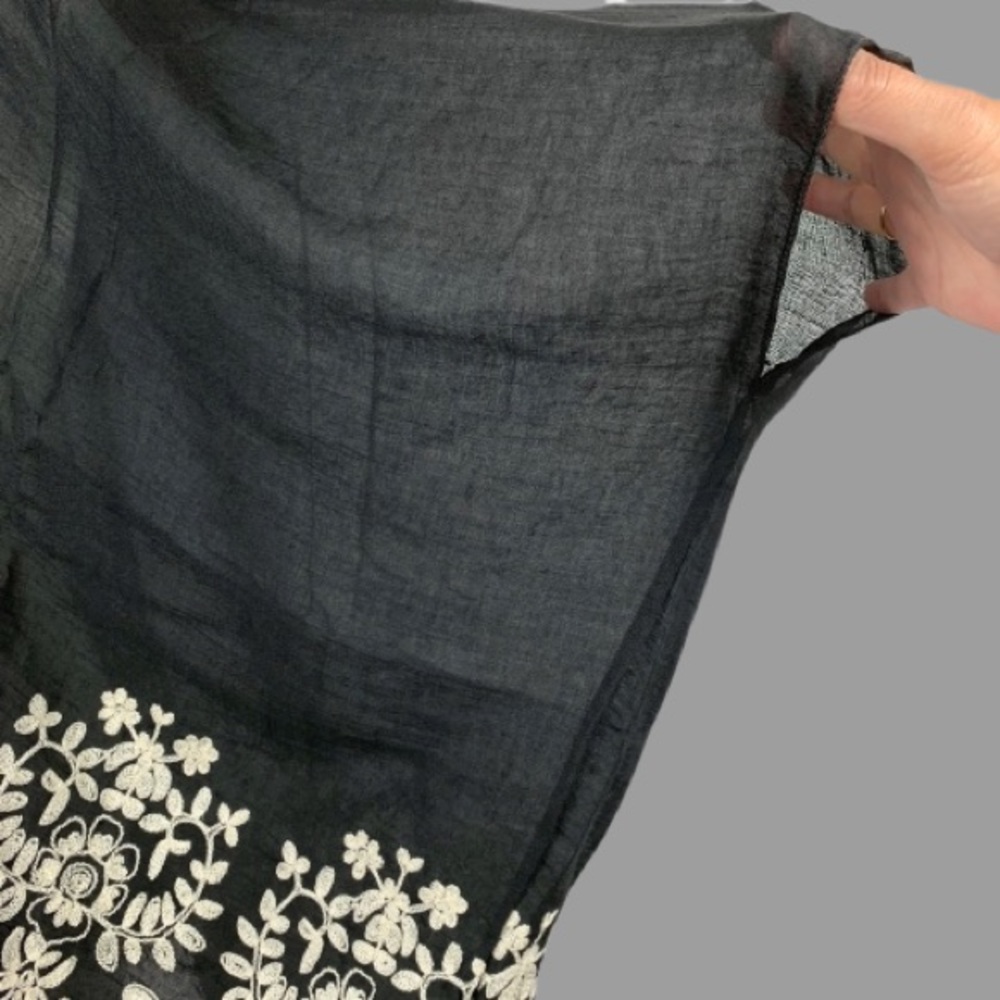 Black Kimono with Creamy White Embroiders - Picture 6 of 8